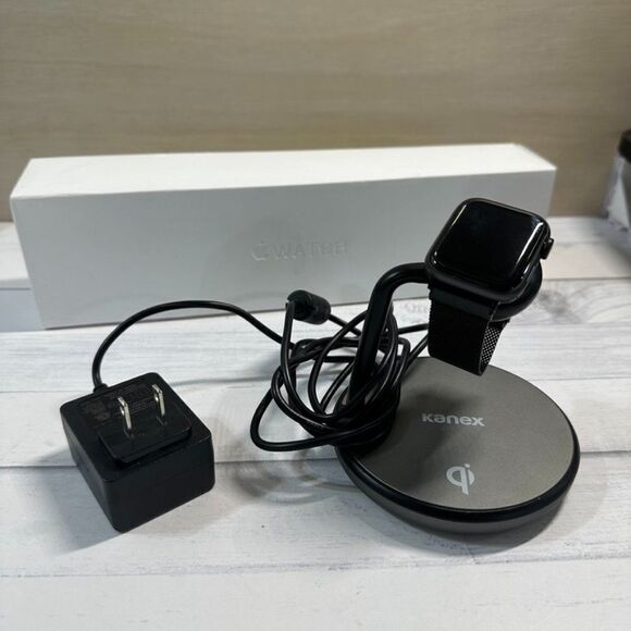 Kanex GoPower Stand For Apple Watch + Wireless Charging For iPhone - Picture 2 of 8